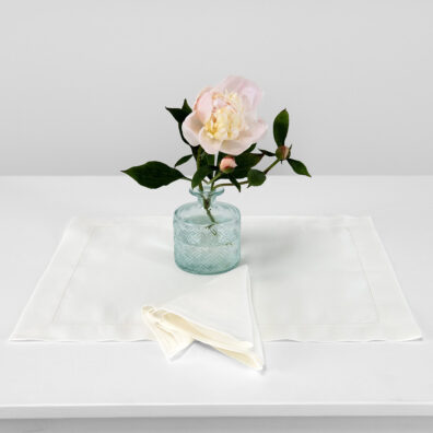 LUNA halvlin dekkebrikke melkehvit