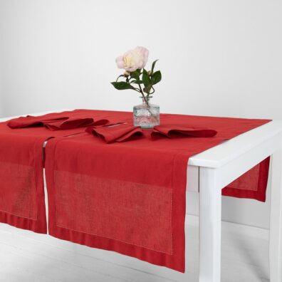 Halvlin bordløper rød med 4cm brettet kant