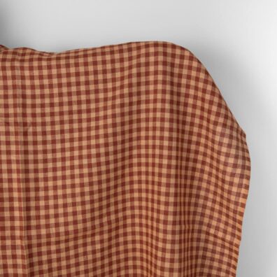 Linstoff med brune og røde ruter