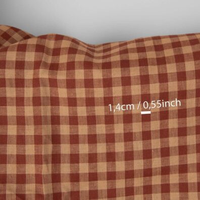 Linstoff med ruter, vevd karamell (lys brun) og brunrød garn