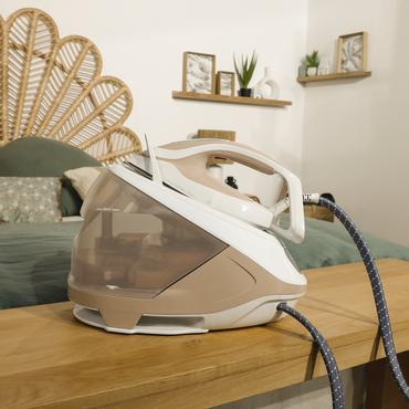Tefal Pro Express Eco GV9E22E0 Dampstrygning station 2200 W 1,8 L Durilium AirGlide Autoclean soleplate Beige, Hvid