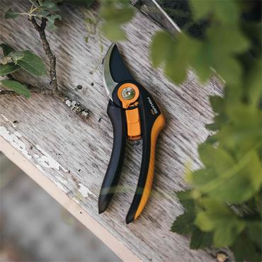 Fiskars Plus SmartFit P541 besk&aelig;ringssaks Aflede Sort, Orange
