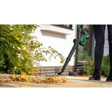 Bosch - Battery Leaf Blower Universal 18V-130 2.5AH ( Battery & Charger Included )