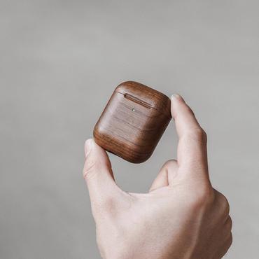 WOODCESSORIES AirCase Schutzhülle für Apple AirPods 1. und 2. Generation braun (ECO505)