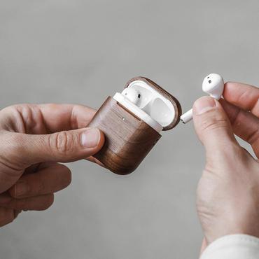 WOODCESSORIES AirCase Schutzhülle für Apple AirPods 1. und 2. Generation braun (ECO505)