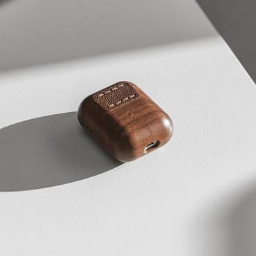 WOODCESSORIES AirCase Schutzhülle für Apple AirPods 1. und 2. Generation braun (ECO505)