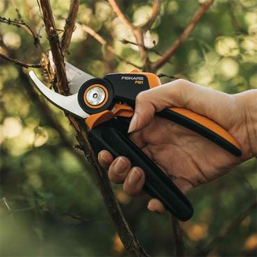 Fiskars M P921 besk&aelig;ringssaks Aflede Sort, Orange