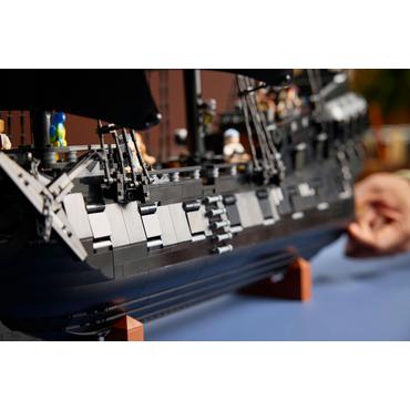 LEGO ICONS Kaptajn Jack Sparrows piratskib