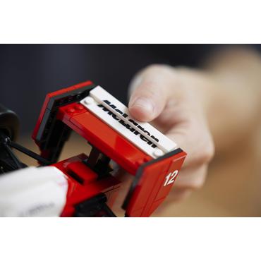 LEGO ICONS McLaren MP4/4 og Ayrton Senna