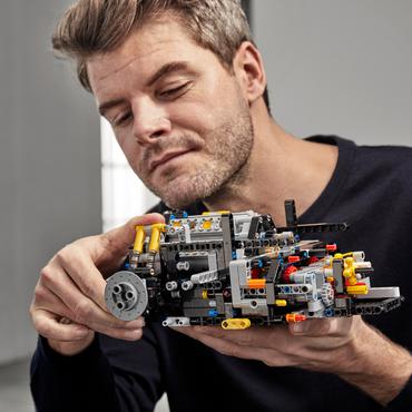 LEGO Technic 42083 - Bugatti Chiron - byggsats