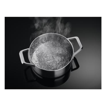 AEG CCE84779CB Sort Indbygget 83 cm Zone induktionskogeplade 4 zone(s) Indbygget hætte