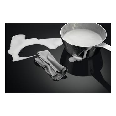 AEG CCE84779CB Sort Indbygget 83 cm Zone induktionskogeplade 4 zone(s) Indbygget hætte