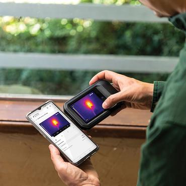 FLIR C3-X​ Vanadium Oxide Uncooled Focal Plane Arrays Sort 1800 mAh 128 x 96 pixel Indbygget sk&aelig;rm LCD 640 x 480 pixel