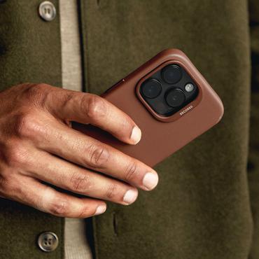 Decoded Leather Backcover - sk&oacute;rzana obudowa ochronna do iPhone 16 Pro kompatybilna z MagSafe (tan)