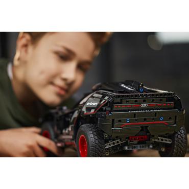 LEGO Technic 42160 - Audi RS Q e-tron - byggsats