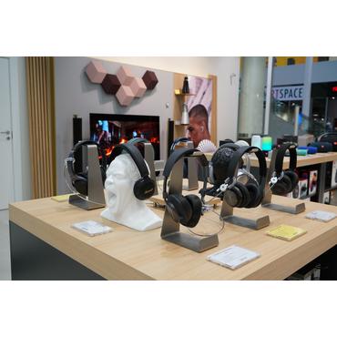 Multibrackets M Headset Holder monteringssats - f&ouml;r h&ouml;rlurar/headset - svart