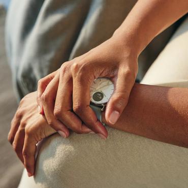 Withings ScanWatch 2 - rostfritt st&aring;l - smart klocka med hybridfunktion med band - p&auml;rlvit