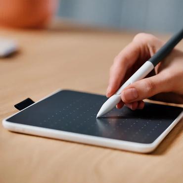 Wacom One by Wacom - digitaliserare - penna surfplatta medel, detaljhandel - USB-C, Bluetooth 5.1