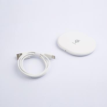 DELTACO tr&aring;dl&ouml;st laddst&auml;ll - USB-C, QI-certifierad - 10 Watt