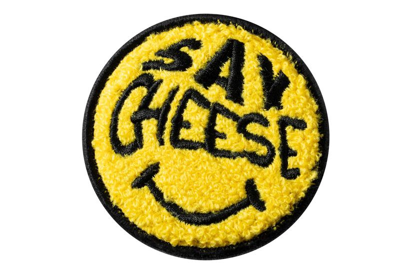 LAUT MAGMOJI BADGE Say Cheese badge comp. with MagSafe