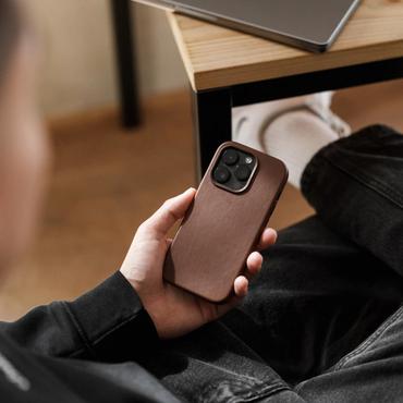 Woodcessories Bio Leather Case MagSafe iPhone 15 Plus Brown