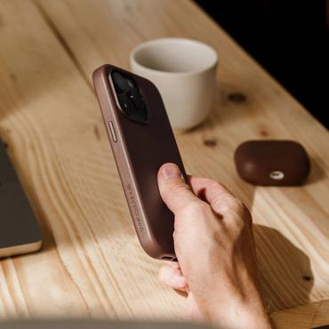 Woodcessories Bio Leather Case MagSafe iPhone 15 Plus Brown