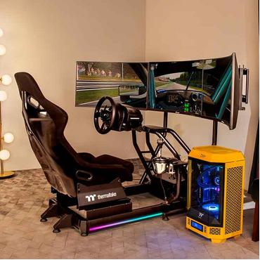 Thermaltake Triple Racing st&auml;ll - f&ouml;r 3 monitorer - svart av fin textur