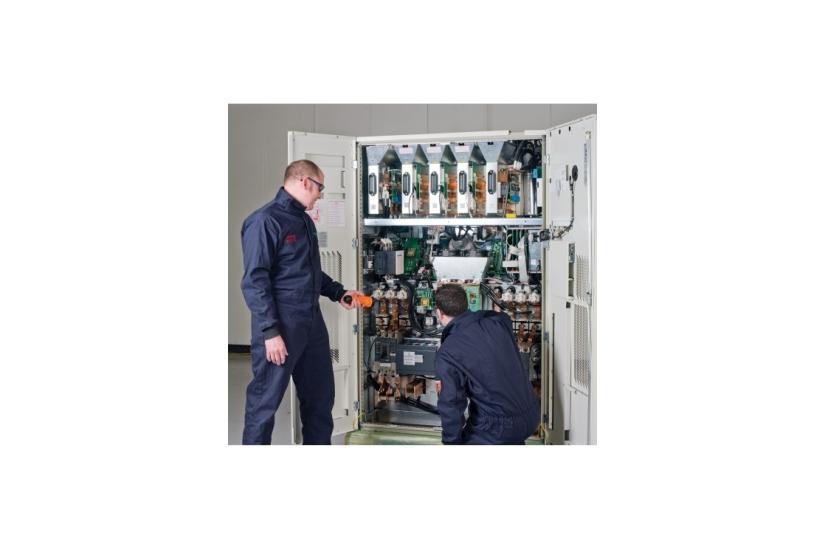 APC Advantage Ultra Service Plan - support opgradering - 1 &aring;r - on-site