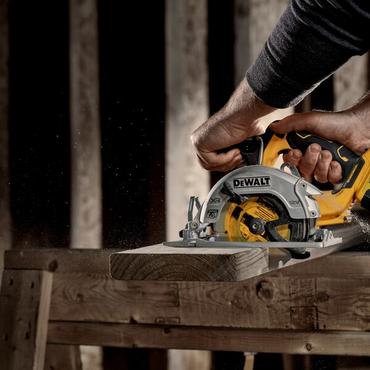 DEWALT PILARKA TARCZOWA 12V 2x5,0Ah 140mm DCS512P2