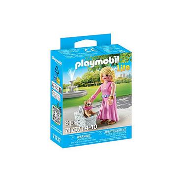 It-Girl with Chihuahua