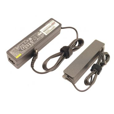 Fujitsu FUJ:FPCAC162 strømadapter og vekselret Sort