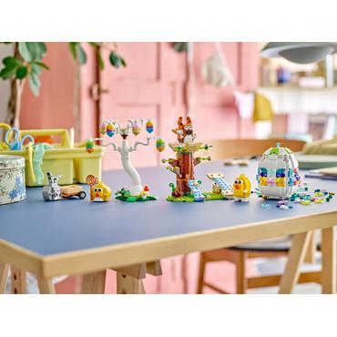 LEGO Iconic P&aring;skehare og kylling p&aring; &aelig;ggejagt