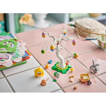 LEGO Iconic P&aring;skehare og kylling p&aring; &aelig;ggejagt