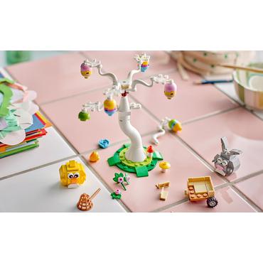 LEGO Iconic P&aring;skehare og kylling p&aring; &aelig;ggejagt