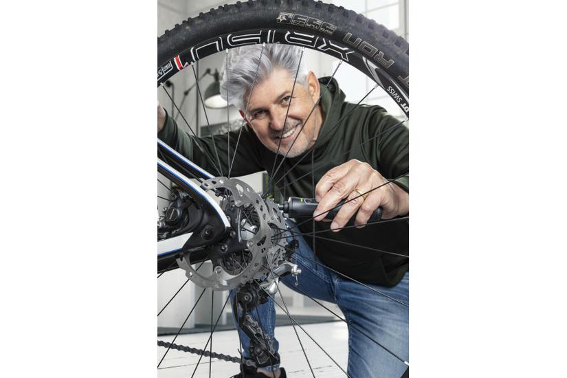 warehouse linden----zai Hause E-Schraubendreher (schwarz, Li-Ion-Akku 3,6Volt 1,5Ah, 8 Bits und Verl&auml;ngerung)