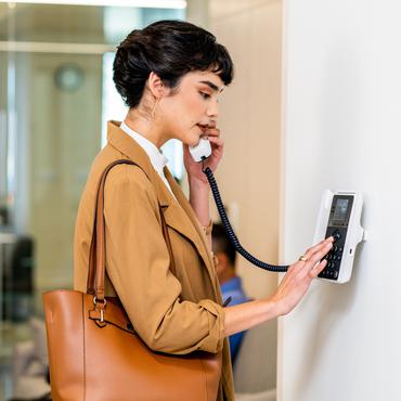 HP Poly Edge E100 IP-telefon og PoE-aktiveret