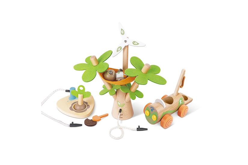 Hape trees with electric car, toy vehicle