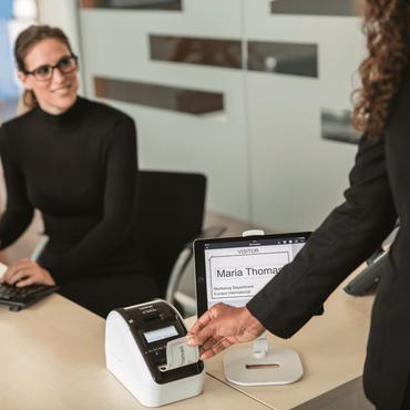 Brother QL-820NWB etiketprinter Direkte termisk Farve 300 x 600 dpi 176 mm/sek. Kabel & trådløs Ethernet LAN DK Wi-Fi Bluetooth
