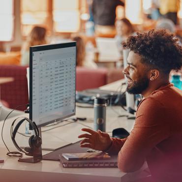 Alowwed----Poly Voyager Focus 2 -Bluetooth-kuulokemikrofoni lataustelineellä, Microsoft Teams -sertifioitu