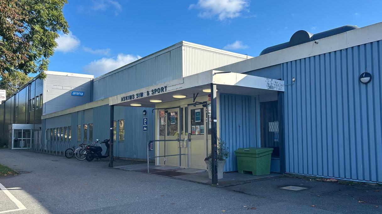 Entrén till Askims sim- och sporthall