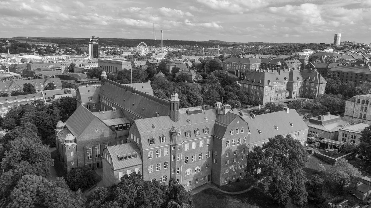 Hvitfeldtska gymnasiet sett från Molinsgatan.