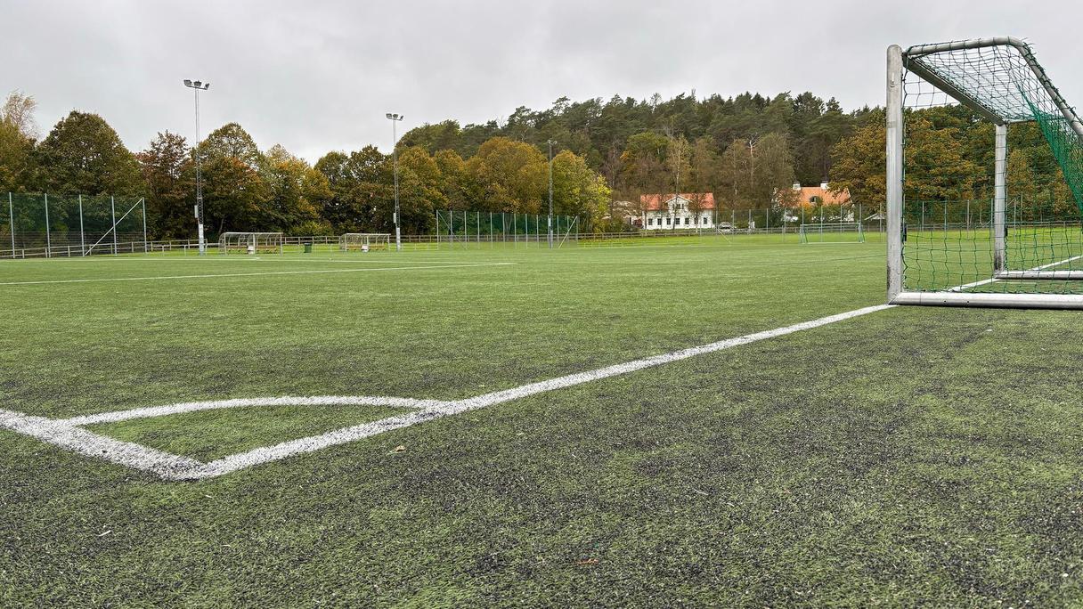 Klarebergsvallen under grå himmel.