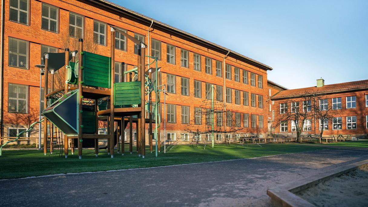 Skolgården på Kärralundsskolan