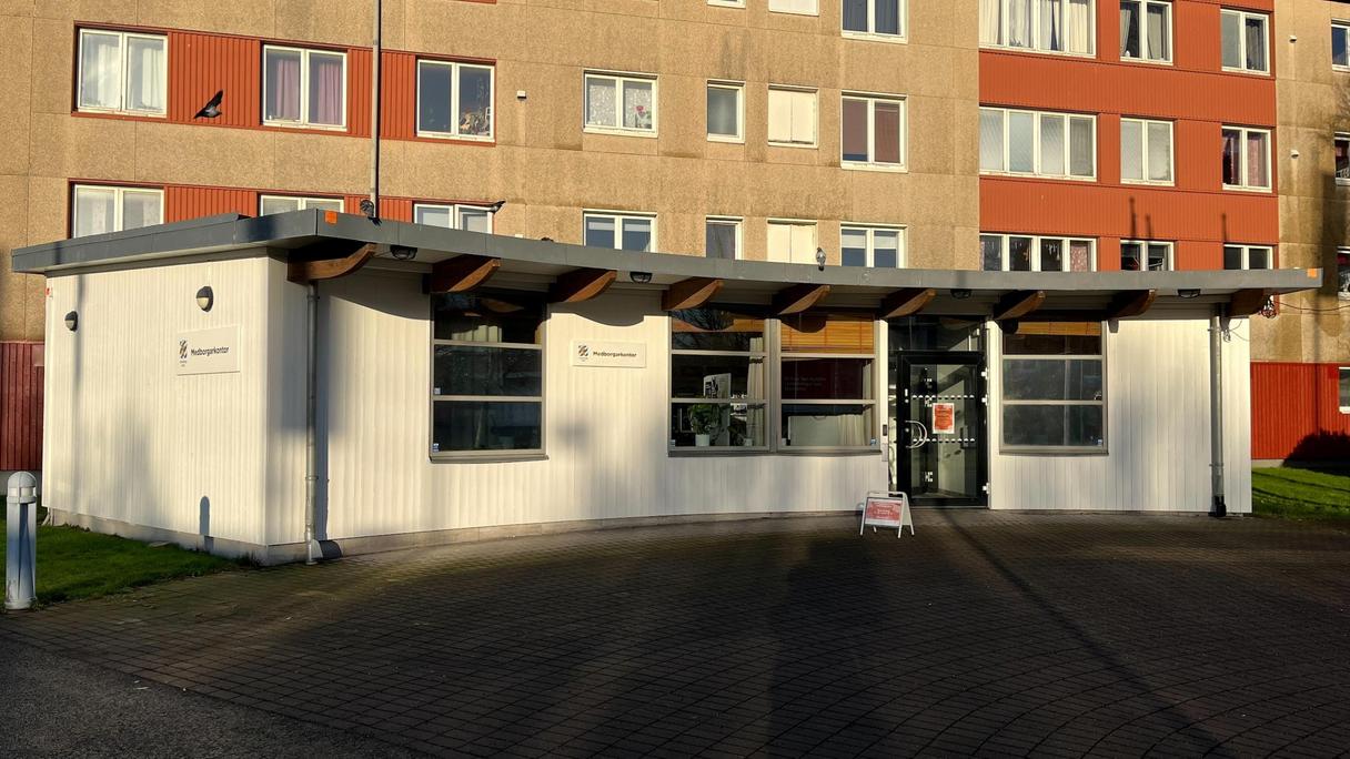 Byggnaden till medborgarkontoret i Biskopsgården.