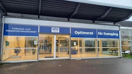 Entrén till Motorbranschens tekniska gymnasium, MTG.