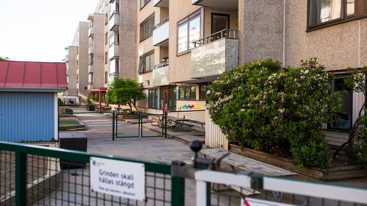 Förskolans lokaler som ligger i bottenplan i flervåningshuset.