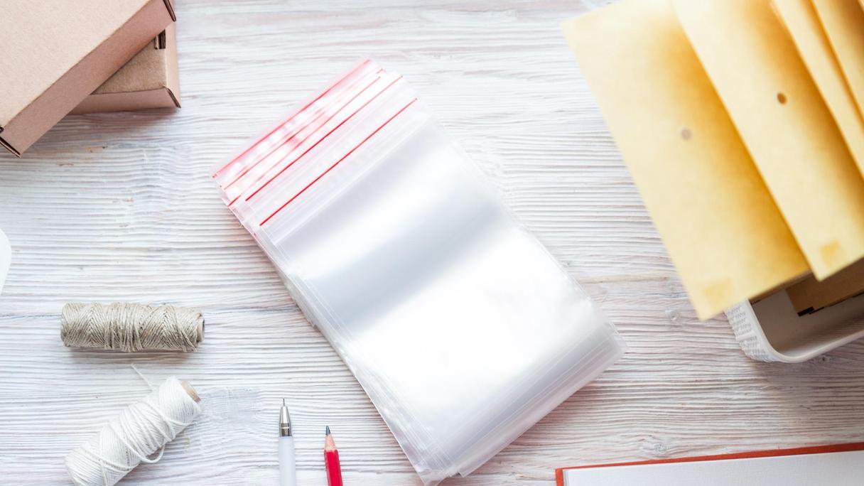 Små plastpåsar till att förpacka, tråd och pennor