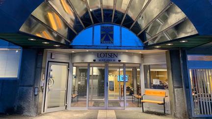 Entrén till Kustgatan 10