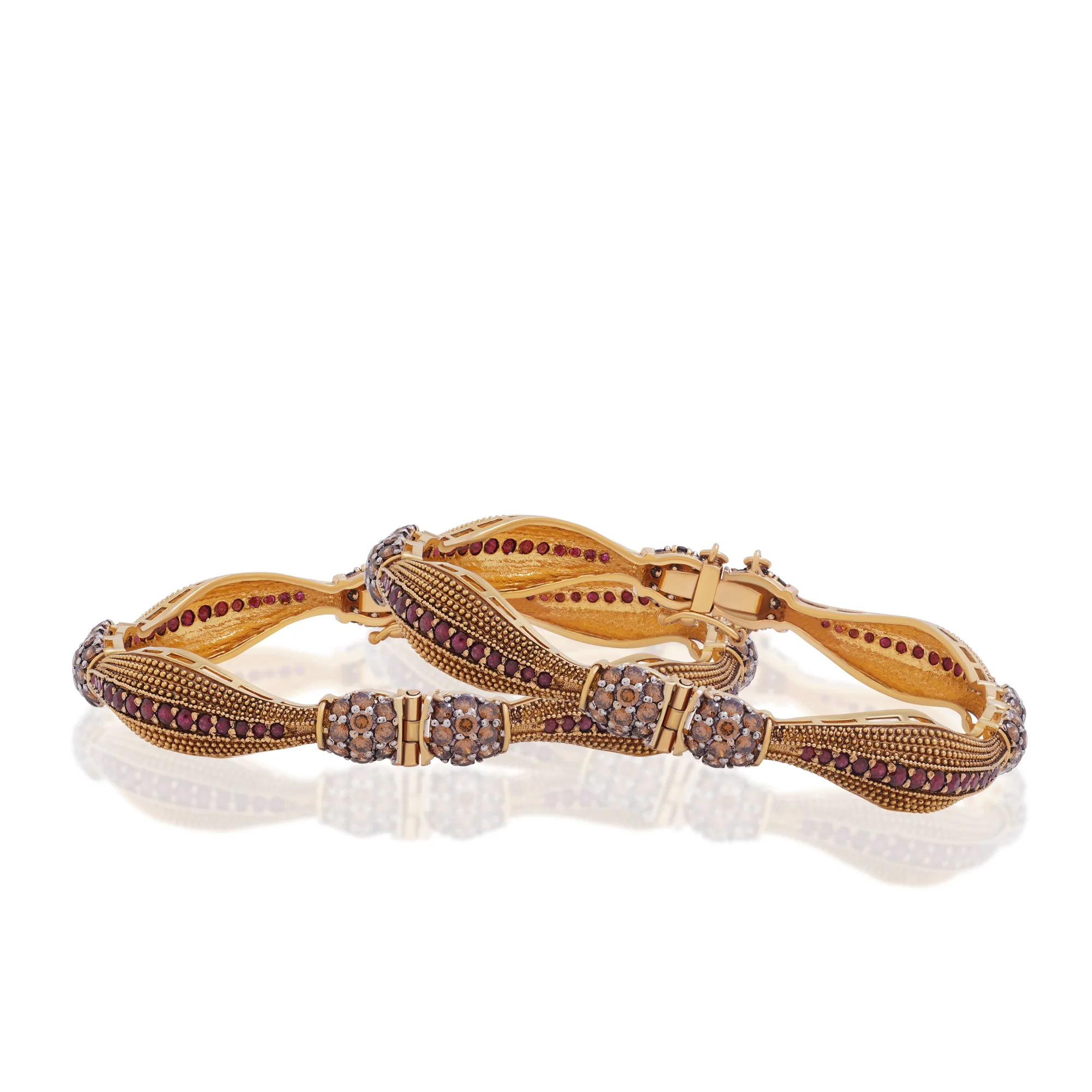 KP00405%201 Kara Pair in 21K Gold
