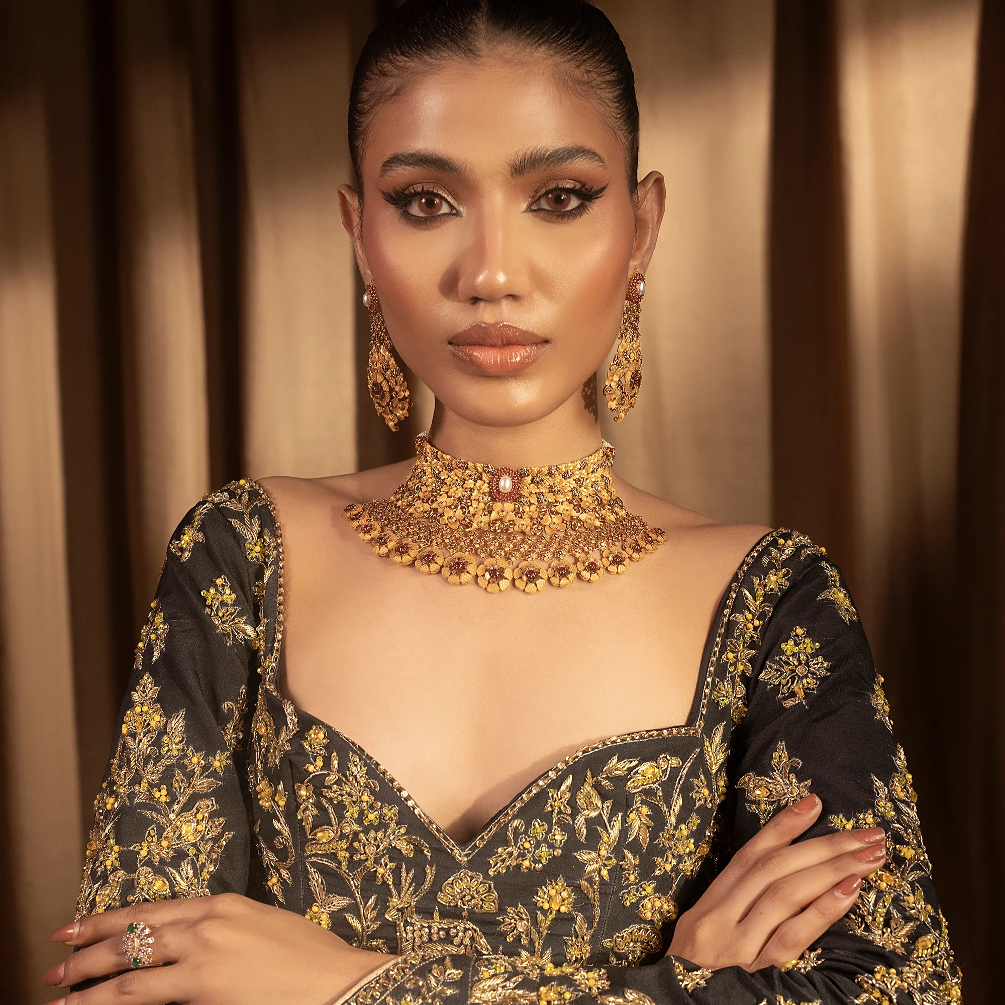 NS00641 Necklace Set in 21k gold